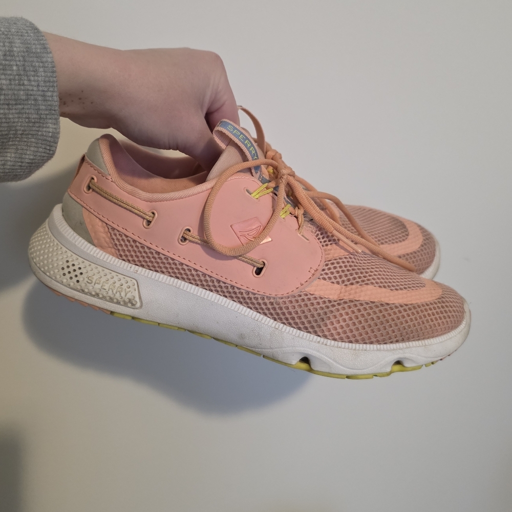 SPERRY Casual Athletic Mesh Design Sneakers Womens Size 8 Peach Yellow